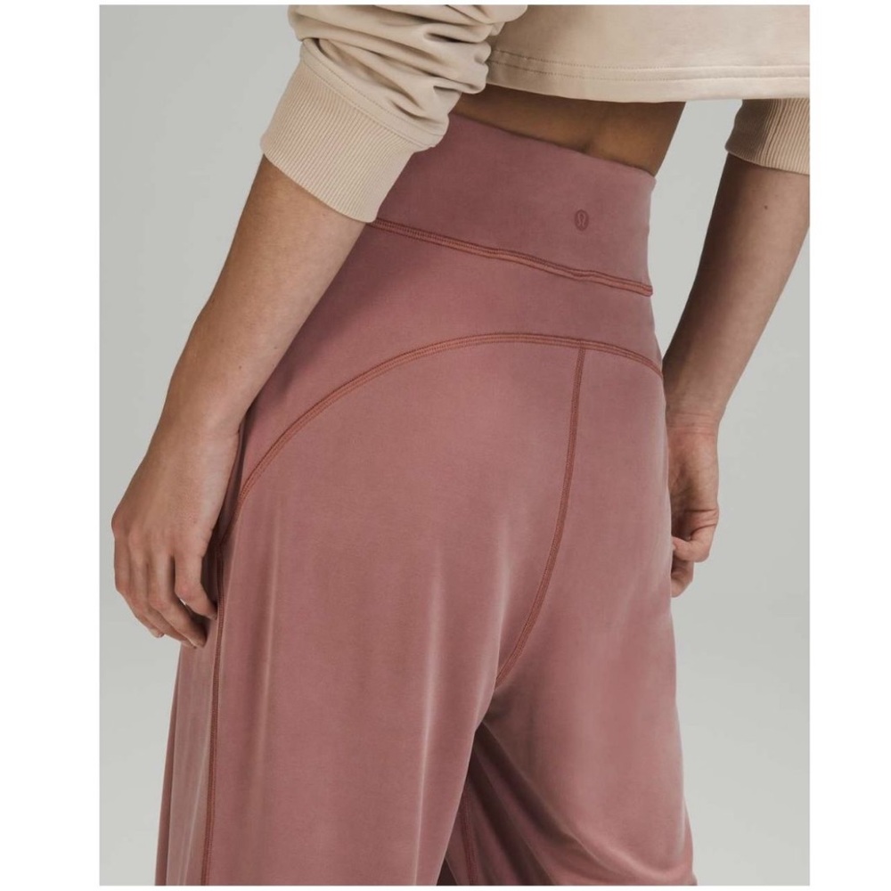 Lululemon Wide Leg High Rise Crop Pants in Spiced Chai, Size 4 - Picture 4 of 13
